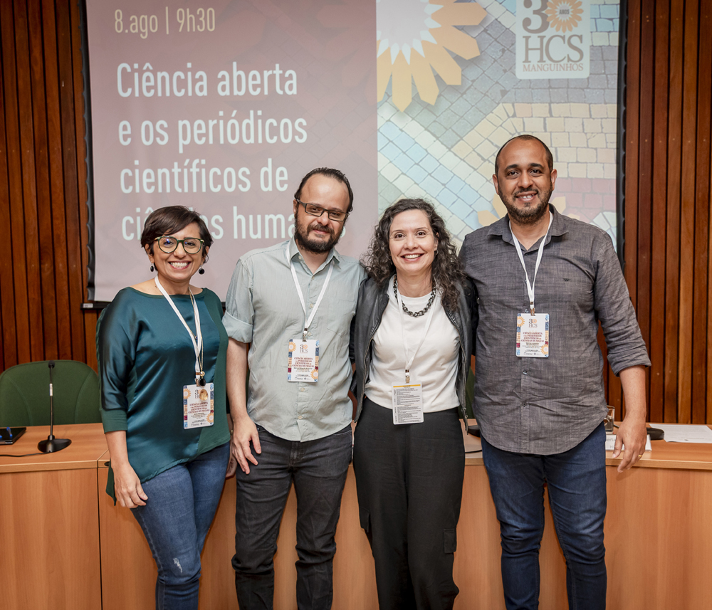 Da esquerda para a direita, Sônia Menezes, Marcos Bonfim, Roberta Cerqueira e Marcus Martins na mesa "Qualis Periódicos na área de história". Foto de Jeferson Mendonça/Fiocruz