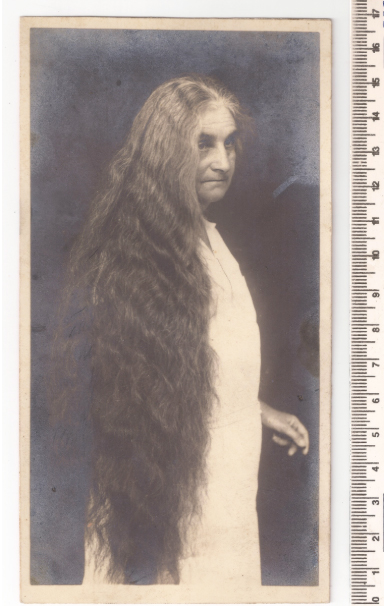 Única foto conhecida de Emília Snethlage com cabelo solto, provavelmente década de 1920 (Fonte: Setor de Ornitologia, Museu Nacional)